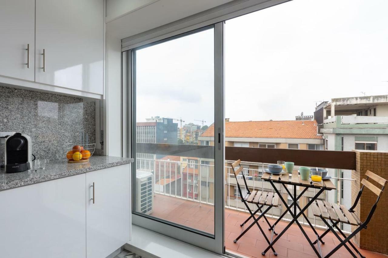 Trindade Sunny Downtown Apartment With Balcony & Ac Porto Exterior foto