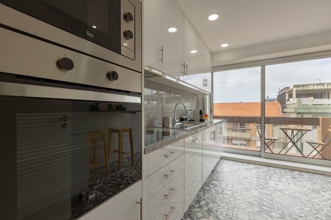 Trindade Sunny Downtown Apartment With Balcony & Ac Porto Exterior foto