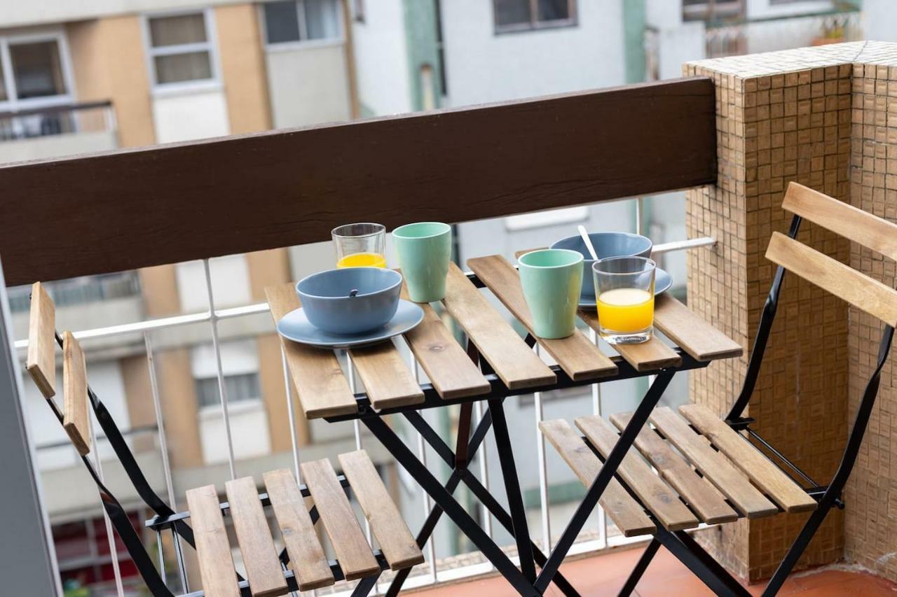 Trindade Sunny Downtown Apartment With Balcony & Ac Porto Exterior foto